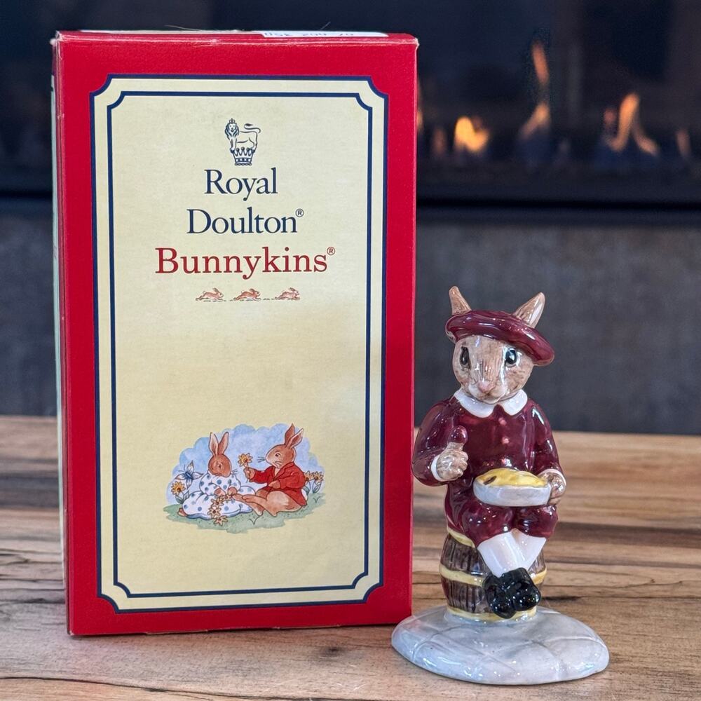 Royal Doulton Bunnykins Little Jack Horner DB221 Figurine Millennium 2000 Box